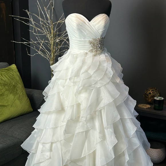 Allure Bridals Ruffled Sweetheart Gown US Size 6 - Picture 8 of 10